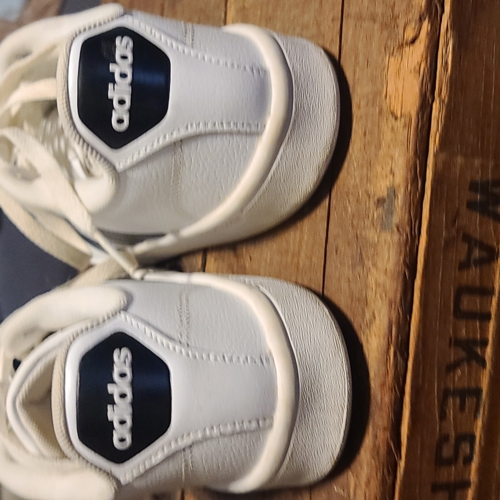 Adidas - Picture 2 of 5